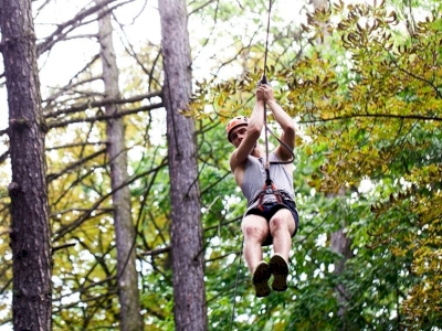 Parcours accrobranche en forêt